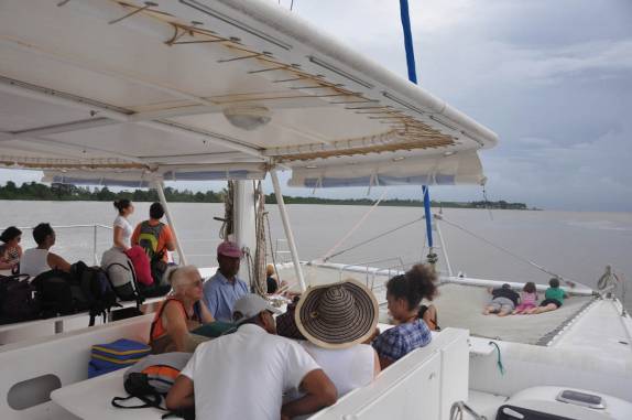 O Catamaran que nos levlou às Îles de Salut, na costa próxima à Kourou, na Guiana Francesa